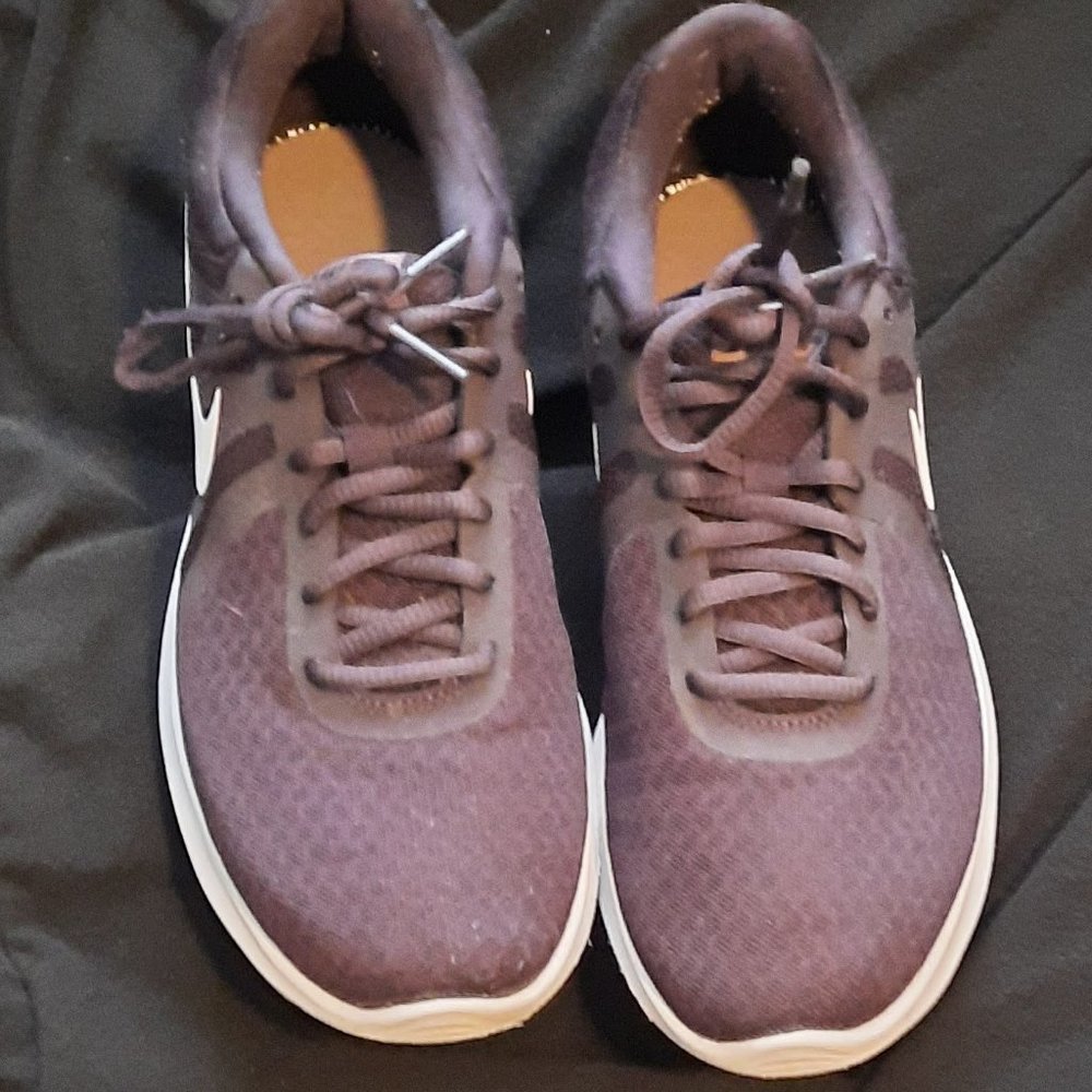 Nike Revolution 4